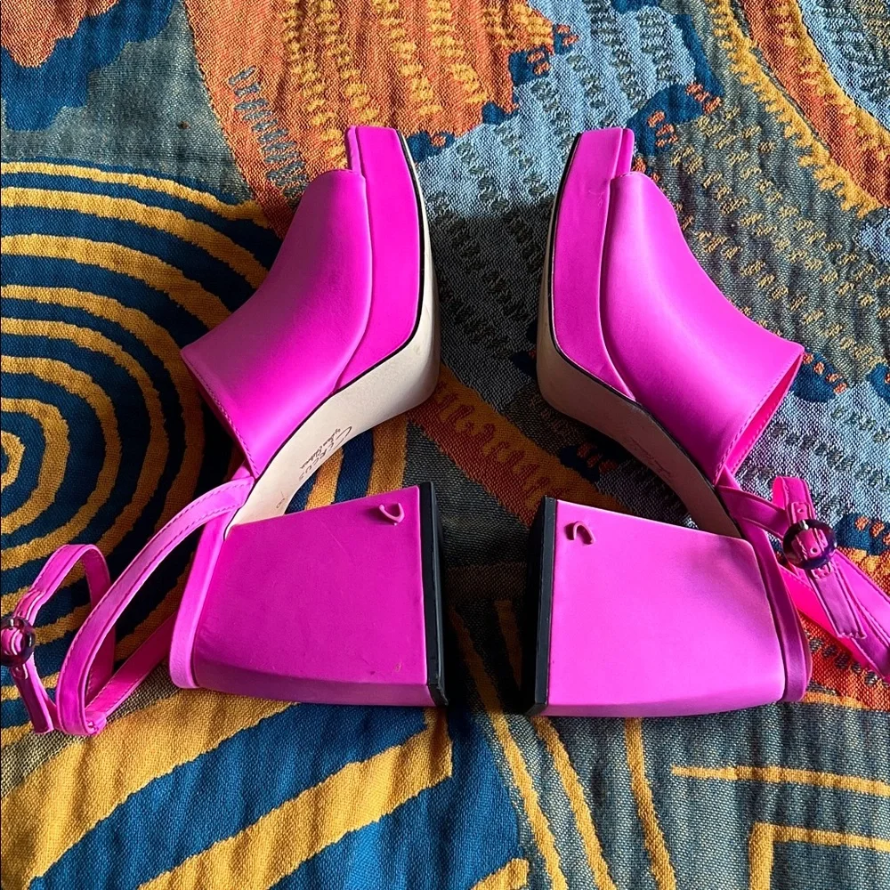 Circus by Sam Edelman Fuchsia Platform Heels